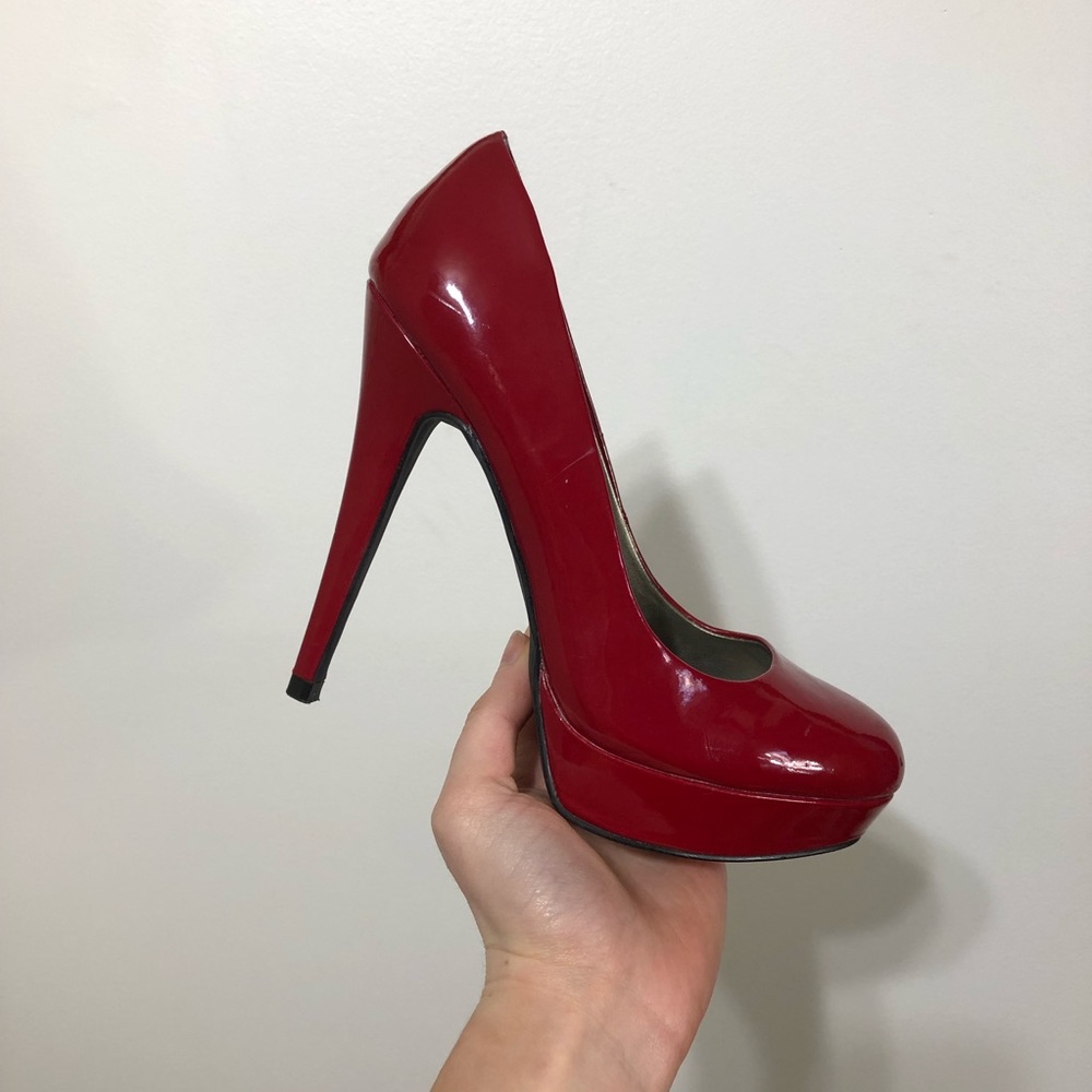 Red pumps